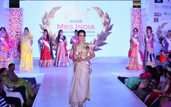 This Kerala Beauty Was Honoured With The Titles Of Mrs India - Face of South and Mrs India - Intelligent titles at Mrs. India-Queen of Substance, 2017